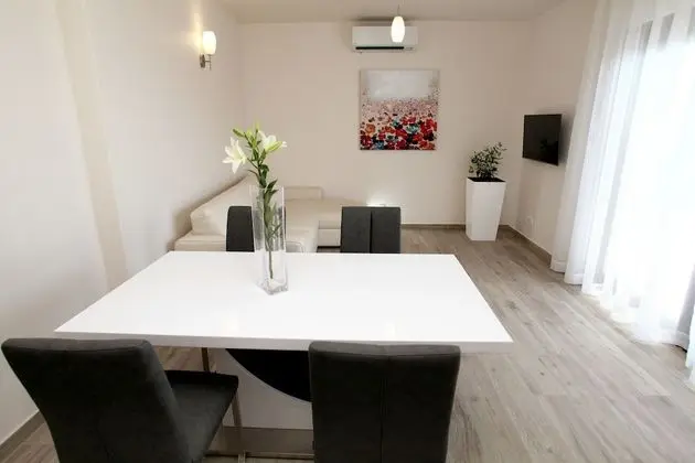 Exclusive Apart Daire, Havuz Manzaralı