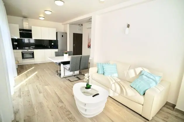 Exclusive Apart Daire, Havuz Manzaralı