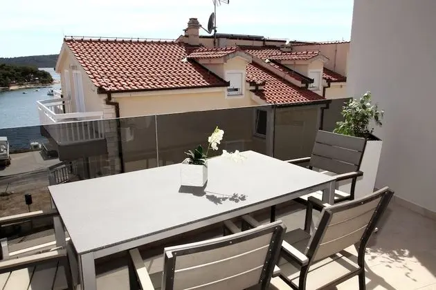 Exclusive Apart Daire, Havuz Manzaralı