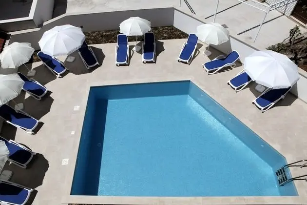 Exclusive Apart Daire, Havuz Manzaralı