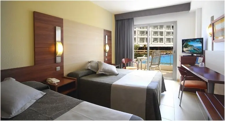 Premium Üç Kişilik Oda, Havuz Manzaralı (3 adults)