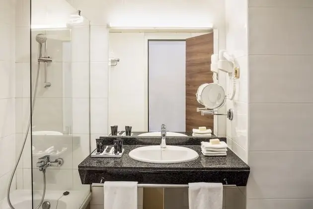 Premium Üç Kişilik Oda, Havuz Manzaralı (3 adults)