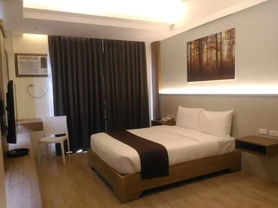 Çift ​​kişilik Premier Queen Bed