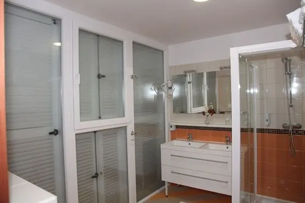 Superior Tek Büyük veya İki Ayrı Yataklı Oda