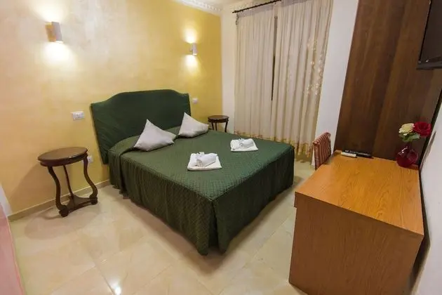 Basic Tek Büyük veya İki Ayrı Yataklı Oda