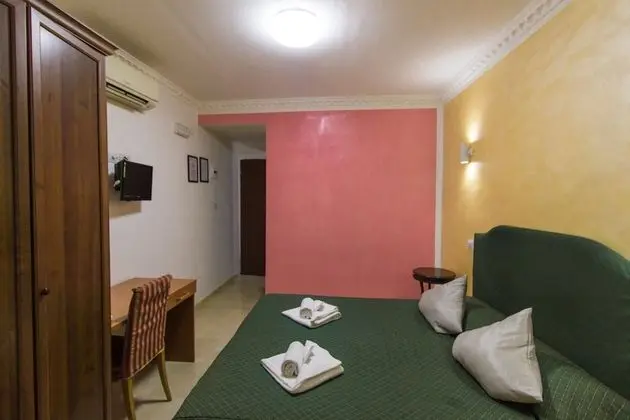 Basic Tek Büyük veya İki Ayrı Yataklı Oda