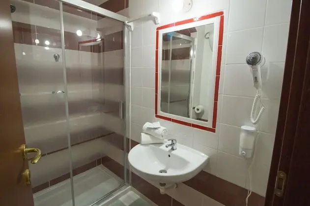 Basic Tek Büyük veya İki Ayrı Yataklı Oda