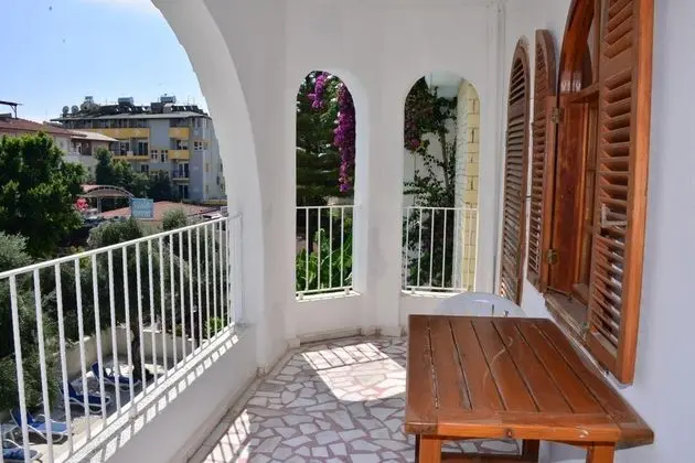 Aile Odası, Bahçe Manzaralı, Mutfak Ekipmanlı - Half Kitchen