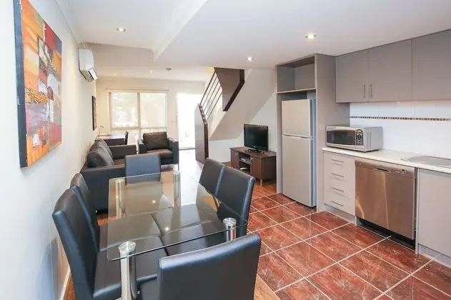 Apart Daire, 2 Yatak Odası, 2 Banyolu (Two Bedroom Two Bathroom Double Store)