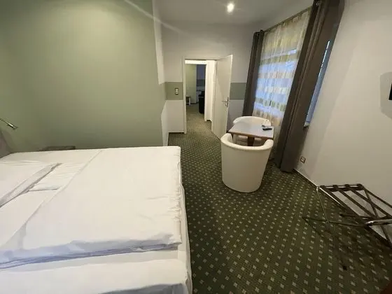 Üç Kişilik Oda