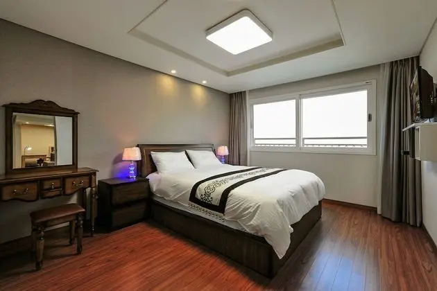 Family Double Suite Ondol, 2 Bedrooms (1 queen bed and 2 futons)