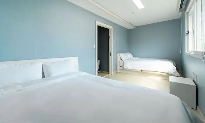 #401 (Two Beds, Barbeque)