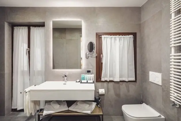 Deluxe Tek Büyük veya İki Ayrı Yataklı Oda (Large)