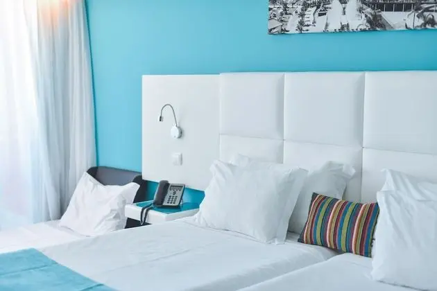 Aquashow Twin 1+2 Classic Room