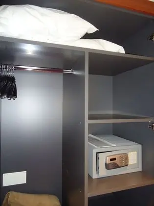 Aquashow Twin 1+2 Classic Room