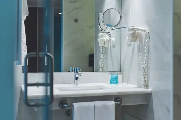 Aquashow Twin 1+2 Classic Room