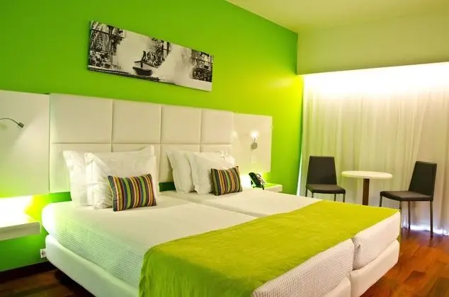 Aquashow Twin 1 Business Room