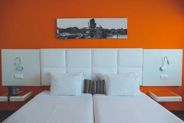 Aquashow Twin 2 Standard Room