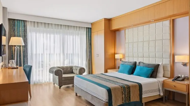 https://images.etstur.com/imgproxy/resize/2560x1440/files/images/hotelImages/etsrooms/441/Aquasis_Deluxe_Resort___Spa_20260112132433_1.jpg