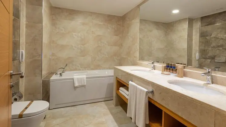 https://images.etstur.com/imgproxy/resize/2560x1440/files/images/hotelImages/etsrooms/441/Aquasis_Deluxe_Resort___Spa_20260112132434_2.jpg