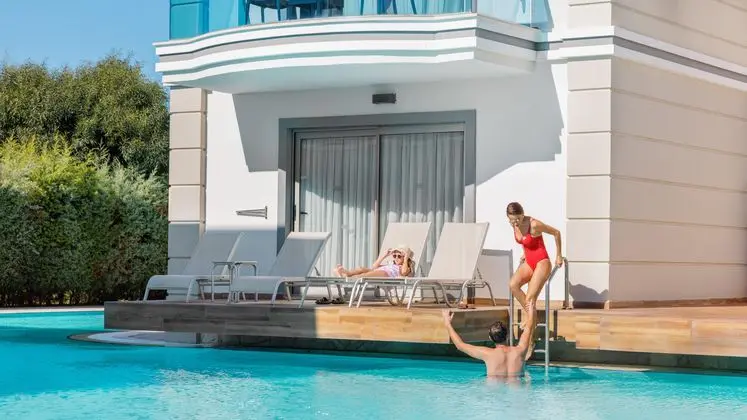 https://images.etstur.com/imgproxy/resize/2560x1440/files/images/hotelImages/etsrooms/441/Aquasis_Deluxe_Resort___Spa_20260112133107_0.jpg