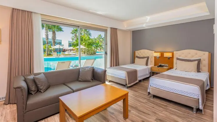 https://images.etstur.com/imgproxy/resize/2560x1440/files/images/hotelImages/etsrooms/441/Aquasis_Deluxe_Resort___Spa_20260112133109_3.jpg