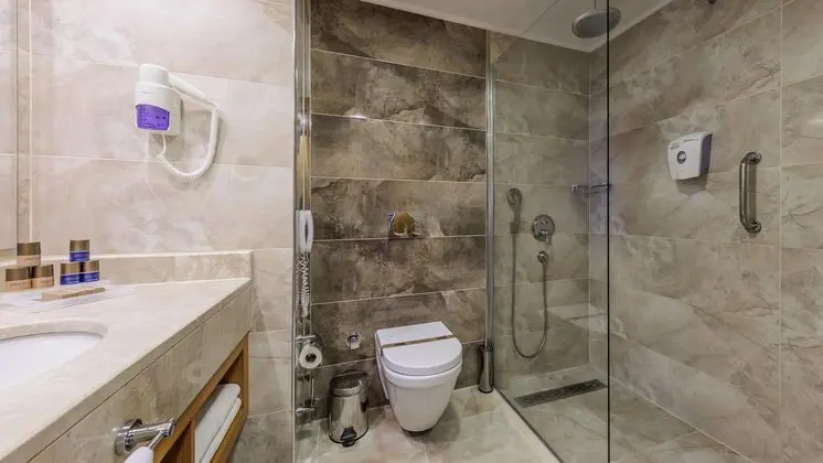 https://images.etstur.com/imgproxy/resize/2560x1440/files/images/hotelImages/etsrooms/441/Aquasis_Deluxe_Resort___Spa_20260112133538_3.jpg
