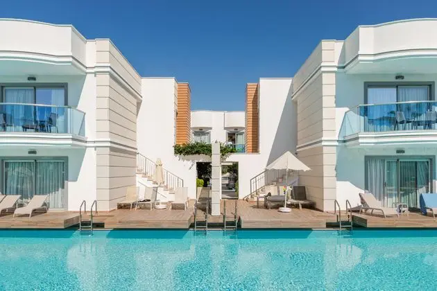 https://images.etstur.com/imgproxy/resize/2560x1440/files/images/hotelImages/etsrooms/441/Aquasis_Deluxe_Resort___Spa_20260112133656_2.jpg