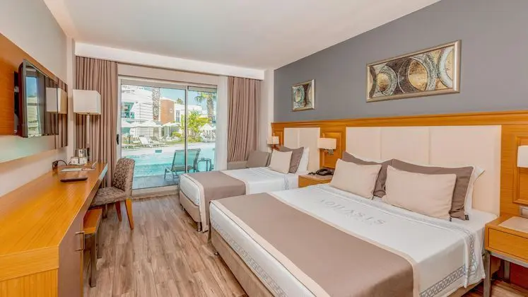 https://images.etstur.com/imgproxy/resize/2560x1440/files/images/hotelImages/etsrooms/441/Aquasis_Deluxe_Resort___Spa_20260112133914_0.jpg