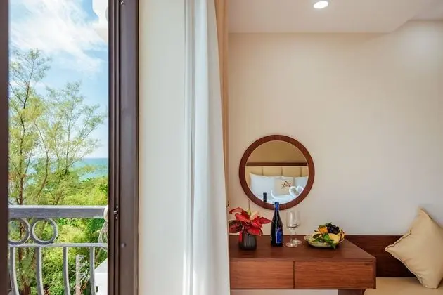Deluxe Tek Büyük veya İki Ayrı Yataklı Oda, Balkon, Deniz Manzaralı
