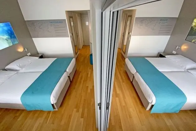 2 Family Rooms M Connecting