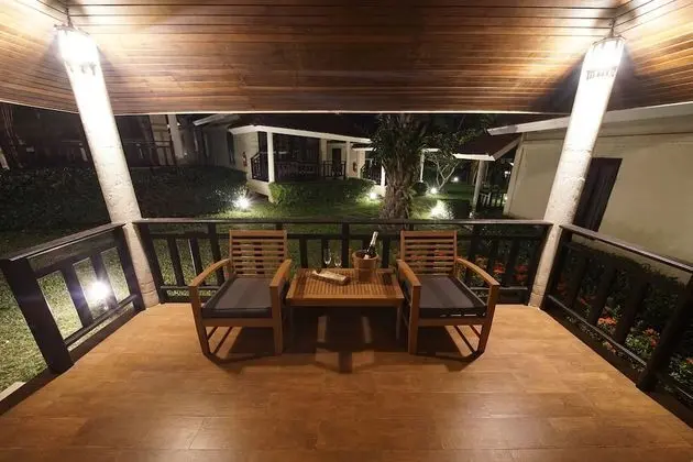 Deluxe King Room with Balcony