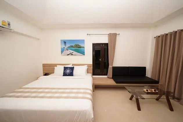 Deluxe King Room with Balcony and Sea View
