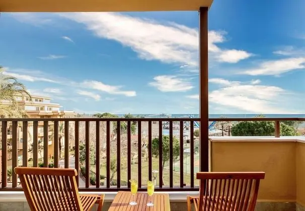 Hill Suite Sea View
