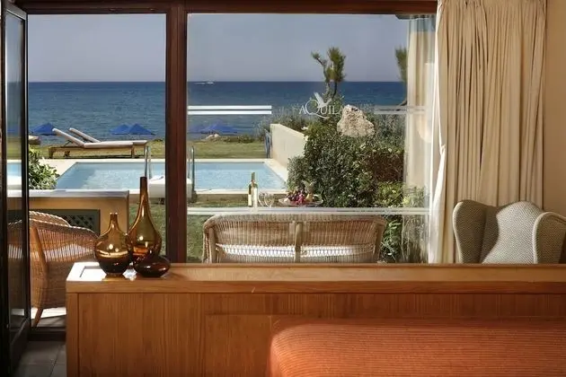 Junior Bungalow Suite Waterfront Private Pool