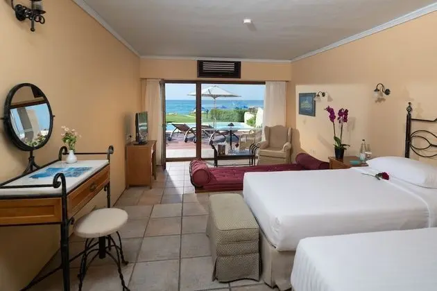 Junior Bungalow Suite Waterfront Private Pool