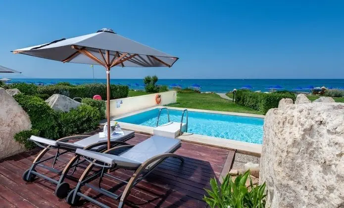 Junior Bungalow Suite Waterfront Private Pool