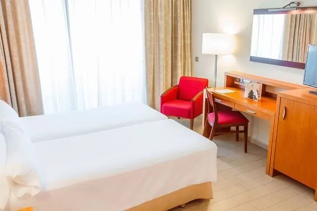 Büyük Yataklı Tek Kişilik Oda