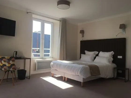 Deluxe Tek Büyük Yataklı Oda, Sıcak Su Havuzu, Kısmi Deniz Manzaralı