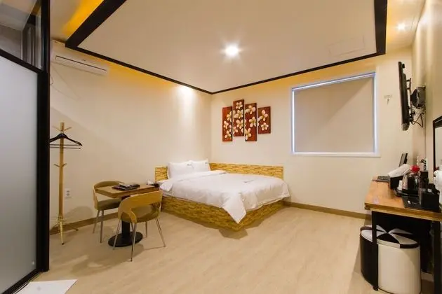 Deluxe Tek Büyük Yataklı Oda, Sıcak Su Havuzu