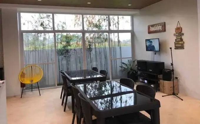 Villa (B)