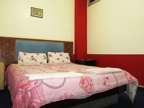 Tek Büyük Yataklı Oda, Ortak Banyo