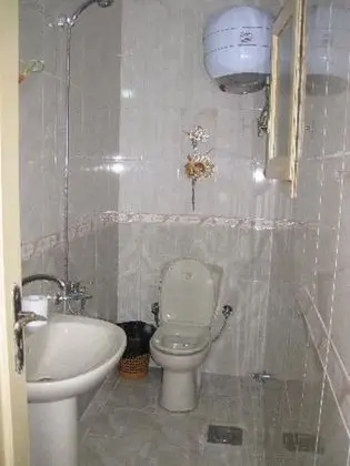 Tek Büyük Yataklı Oda, Ortak Banyo