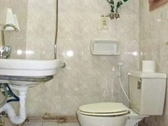 Tek Büyük Yataklı Oda, Ortak Banyo