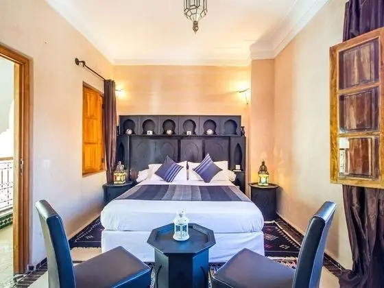 Comfort Tek Büyük Yataklı Oda, Özel Banyo (Noir Luxe)