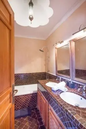 Comfort Tek Büyük Yataklı Oda, Özel Banyo (Noir Luxe)