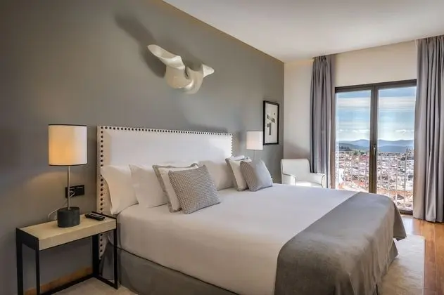 Deluxe Oda, Havuz Manzaralı