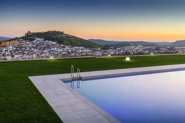 Deluxe Oda, Havuz Manzaralı