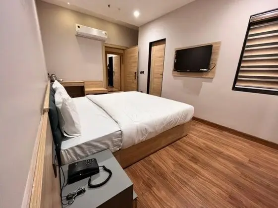 Deluxe Tek Büyük Yataklı Oda