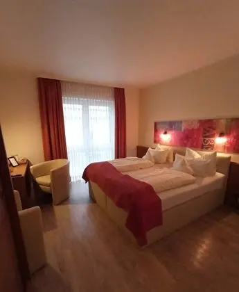 Tek Büyük Yataklı Oda, 1 Çift Kişilik Yatak